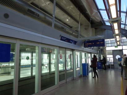 Gerbang salah satu terminal monorail