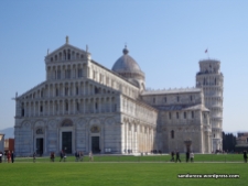 Menara Pisa dan Piazza del duomo