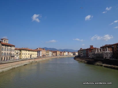 Sungai yang membelah kota Pisa