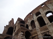 Arsitektur Colosseum yang sangat kuno