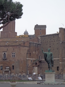 Bangunan-bangunan klasik yang menemani setiap langkah di Roma