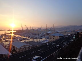 Sunset tepi pelabuhan di Genova